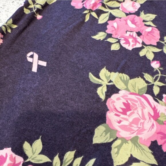 Lularoe Leggings OS Pink Roses Ribbon on Purple Breast Cancer Awareness BCA RARE - Picture 2 of 6